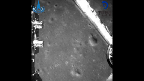 Primera instantánea de la cara oculta de la luna captada por la sonda Chang'e 4.- EFE/ Foto cedida por la Administración Espacial Nacional China