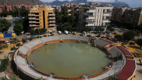 13/09/2019 - La plaza de toros de Orihuela (Alicante) se convierte en una piscina tras el paso de las lluvias torrenciales. / REUTERS - JON NAZCA