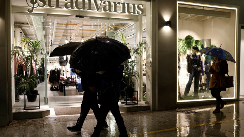 Una tienda de Stradivarius, una de las marcas del grupo Inditex, en la localidad malagueña de Ronda. REUTERS/Jon Nazca