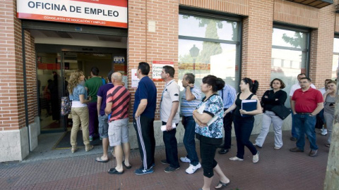 Imagen de archivo de una oficina de Empleo. EFE/Fernando Villar