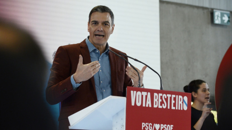 El secretario general del PSOE y presidente del Gobierno, Pedro Sánchez, durante un acto de campaña del PSdeG, en Expourense, a 3 de febrero de 2024, en Ourense