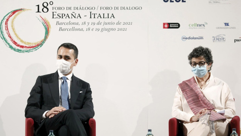 La ministra de Asuntos Exteriores, Arancha González Laya, y su homólogo de Italia, Luigi di Maio, durante la sesión de clausura del Foro de Diálogo España-Italia, celebrado el pasado fin de semana en Barcelona. EFE/Andreu Dalmau