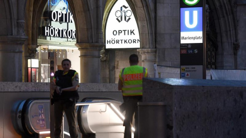 La policía asegura la zona de Marienplatz después del tiroteo. EFE/EPA/SVEN HOPPE