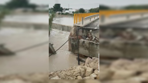 Rotura en la mota del Segura. EUROPA PRESS