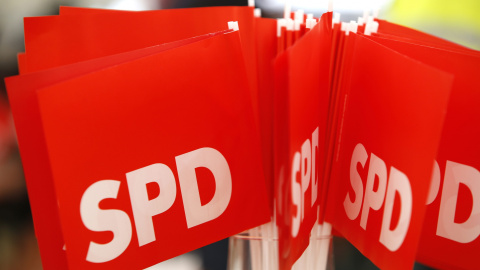 Banderolas del SPD en un acto del partido en la localidad de  Vilshofen. REUTERS/Michaela Rehle