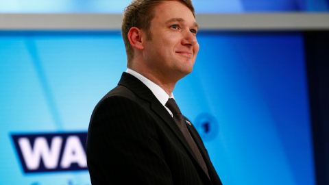 El líder del partido de ultraderecha Alternativa para Alemania (AfD, según sus siglas en inglés), Andre Poggenburg, antes de participar en una entrevista en televisión. REUTERS/Wolfgang Rattay