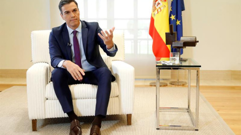 El presidente del Gobierno, Pedro Sánchez, durante la entrevista con la Agencia Efe en el Palacio de La Moncloa. /EFE