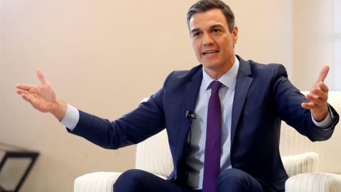 El presidente del Gobierno, Pedro Sánchez, durante la entrevista con la Agencia Efe en el Palacio de La Moncloa. /EFE