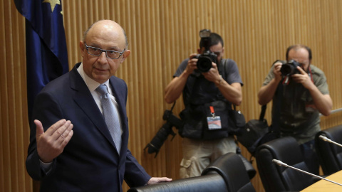 El ministro de Hacienda, Cristóbal Montoro, durante la rueda de prensa ofrecida.- EFE