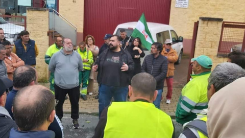 Óscar Reina durante una concentración del SAT