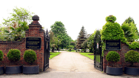 En este cementerio británico, Gunnesbuy, yace Santamaria, de acuerdo a sus deseos de ser enterrado en Londres