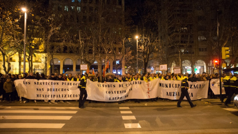 Concentración de las y los trabajadores de autobuses urbanos en Zaragoza. Foto: Pablo Ibáñez (AraInfo)