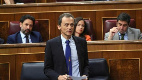 Imagen de archivo de Pedro Duque, ministro de Ciencia, Innovación y Universidades, en el Congreso. EFE