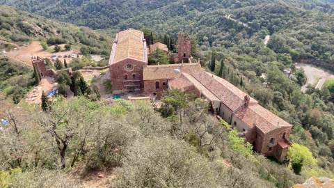 Vista del castell monestir d'Escornalbou