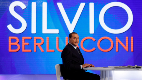 El empresario y ex primer ministro italiano Silvio Berlusconi en un programa de televisión. REUTERS/Remo Casilli