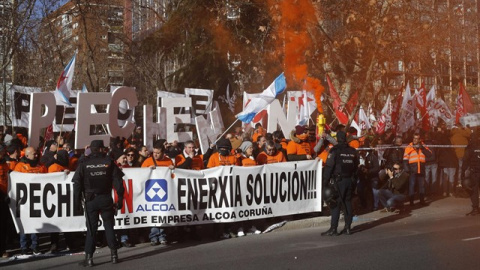 Trabajadores de Alcoa contra el cierre de las fábricas de Galicia y Asturias / Eduardo Parra - Europa Press