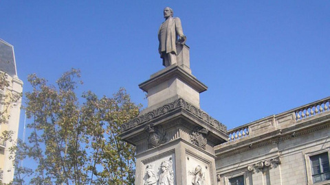 Estatua del esclavista Antonio López, Marques del Comillas, en la plaza barcelonesa del mismo nombre. Wikimedia/Jordiferrer