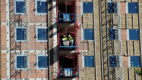 Bloque de viviendas en construcción en Barcelona.  REUTERS/Albert Gea