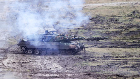 Prueba de un tanque Leopard 2 A6 en la ciudad alemana de Augustdorf, a 1 de febrero de 2023.