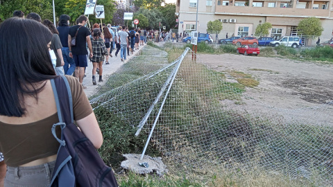 Una protesta vecinal contra el vallado de un solar de Metrovacesa en València el pasado junio.