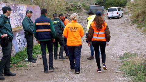 Agentes de la Guardia Civil participan en la búsqueda de Gabriel Cruz, el niño de 8 años desaparecido el pasado martes en Las Hortichuelas, en Níjar (Almería). EFE/Ricardo Garcia