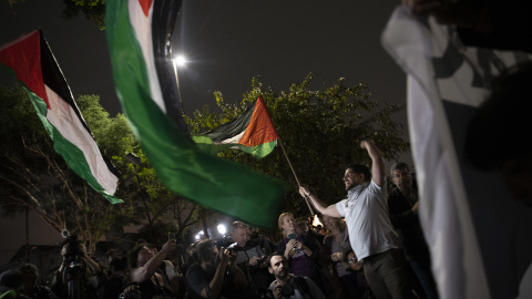 Personas participan en una manifestación en defensa de la libertad de Palestina y contra la ocupación de sus territorios, en Sao Paulo (Brasil) este 10 de octubre de 2023.