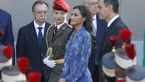 Gritan '¡Que te vote Txapote!' a Pedro Sánchez tras saludar a Felipe VI en el desfile del 12 de octubre