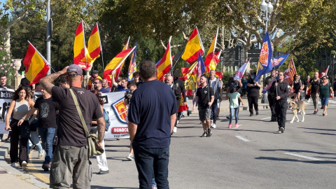 Marxa de participants en l'acte de Democràcia Nacional a Montjuïc