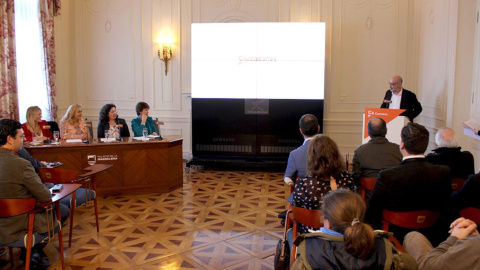 Félix Álvarez en el acto ‘Ahora es el momento’ junto a las ganaderas Marta García y Rosario Arredondo y las empresarias Gema Coria y Marta Álvaro. /TWITTER