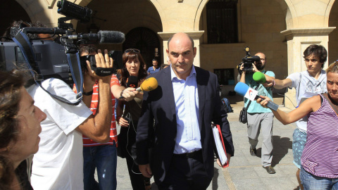 El alcalde de Alcañiz, Juan Carlos Gracia Suso, tras comparecer en el juicio rápido. EFE