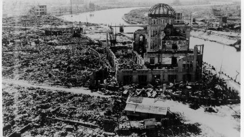 Imagen de la sede entonces de Promoción Industrial de la Prefectura de Hiroshima, fotografiada por el Ejército estadounidense tras lanzar la bomba atómica el 6 de agosto de 1945. EFE/Hiroshima Peace Memorial Museum