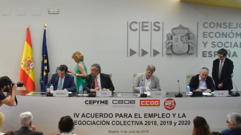 Patronal y sindicatos firman el IV Acuerdo para el Empleo y la Negociación Colectiva (AENC) 2018-2020. EFE