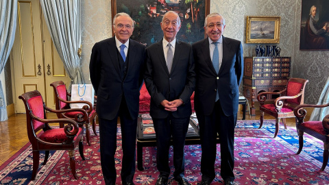 Isidro Fainé, presidente de la Fundación “la Caixa”; Marcelo Rebelo de Sousa, presidente de la República de Portugal; y Artur Santos Silva, patrono de la Fundación y presidente honorario de BPI.