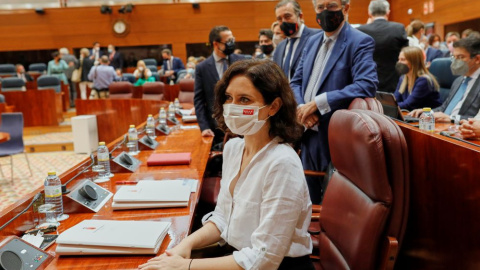 La presidenta en funciones de la Comunidad de Madrid, Isabel Díaz Ayuso, a su llegada a la segunda jornada de investidura en la Asamblea de Madrid.