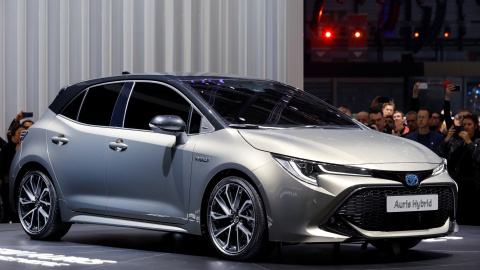 Toyota ha presentado en el Salón de Ginebra su nuevo modelo Auris Hybrid. /REUTERS