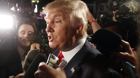 Donald Trump es visto hoy, jueves 6 de agosto de 2015, momentos previos antes del foro y debate de candidatos republicanos para la presidencia de Estados Unidos en el Quicken Loans Arena en Cleveland, Ohio (Estados Unidos). El foro y el deb