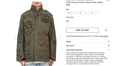 Cazadora anarquista “antifa” comercializada por Barneys en Internet y manufacturada por un proveedor del Ejército de los Estados Unidos.