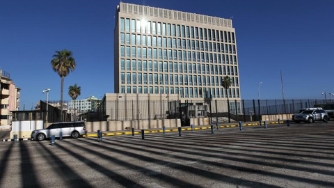 Vista de la Embajada de Estados Unidos en La Habana (Cuba) hoy, viernes 7 de agosto de 2015. El próximo 14 de agosto se realizará en este lugar la ceremonia de izado de la bandera estadounidense, acto al que se espera que asista el Secretar