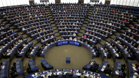 Vista del pleno del Parlamento Europeo durante la votación para ratificar el nombramiento de Christine Lagarde como próxima presidenta del BCE. REUTERS/Vincent Kessler