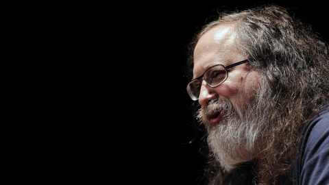 El fundador del movimiento de software libre, Richard Stallman, pronuncia en Pamplona una conferencia dentro de los "Diálogos Europeos", organizados con motivo de la capitalidad cultural de Donosti. EFE/Ivan Aguinaga