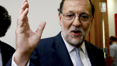 El presidente del Gobierno en funciones, Mariano Rajoy, durante la rueda de prensa que ha ofrecido esta tarde en el Palacio de la Moncloa de Madrid, tras la reunión que ha mantenido con el Rey. EFE. JuanJo Martin