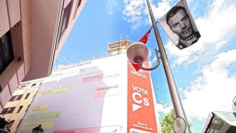 Carteles electorales durante la campaña de las últimas elecciones generales