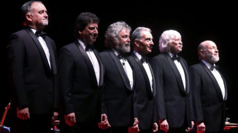 Les Luthiers con Martín O'Connor, el primero por la izquierda./ EFE