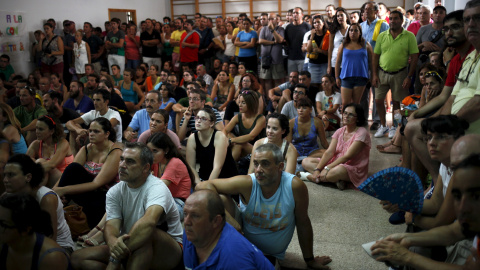 Más de 450 personas han seguido instrucciones precisas sobre cómo debe realizarse el proceso de anillamiento correctamente. REUTERS