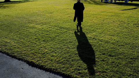 El presidente de EEUU camina en losjardines de la Casa Blanca.REUTERS/Joshua Roberts