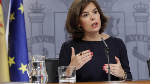 La vicepresidenta del Gobierno en funciones, Soraya Sáenz de Santamaría, durante la rueda de prensa posterior a la reunión del Consejo de Ministros en La Moncloa./ EFE