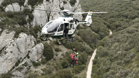 Imagen de archivo de los efectivos de GREIM efectuando un rescate ficticio.