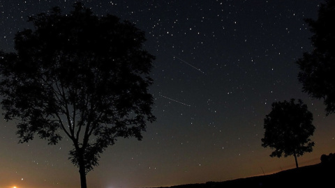 Vista general de una lluvia de meteoritos conocida como Perseidas. EFE