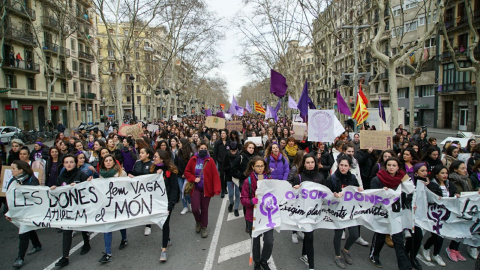 Columnas llegando a la cabecera de la manifestación de Barcelona. /JOEL KASHILA