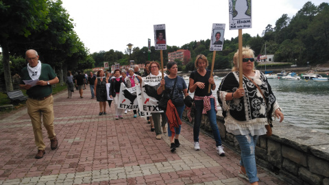 Familiares de presos en la zona turística de Plentzia (Bizkaia). DA